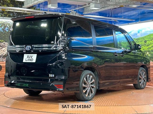 Toyota VOXY 2023-05 8652170-17