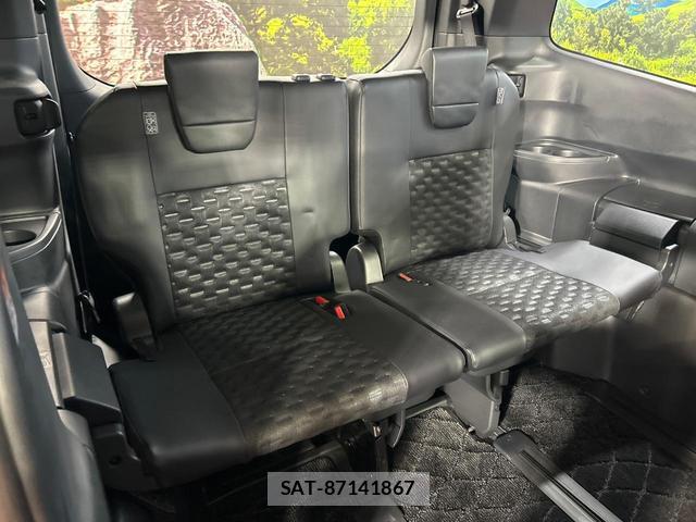 Toyota VOXY 2023-05 8652170-9