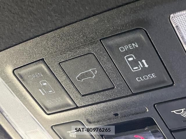 Toyota VOXY 2025-06 8652293-4