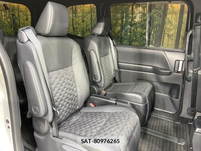 Toyota VOXY 2025-06 8652293-8