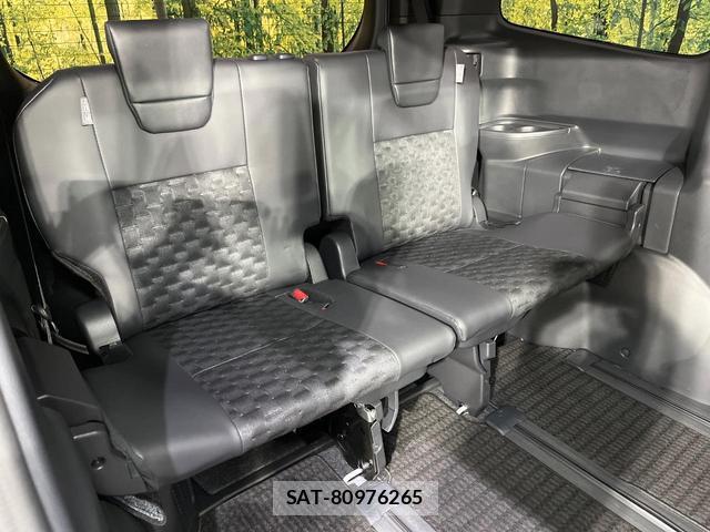 Toyota VOXY 2025-06 8652293-9