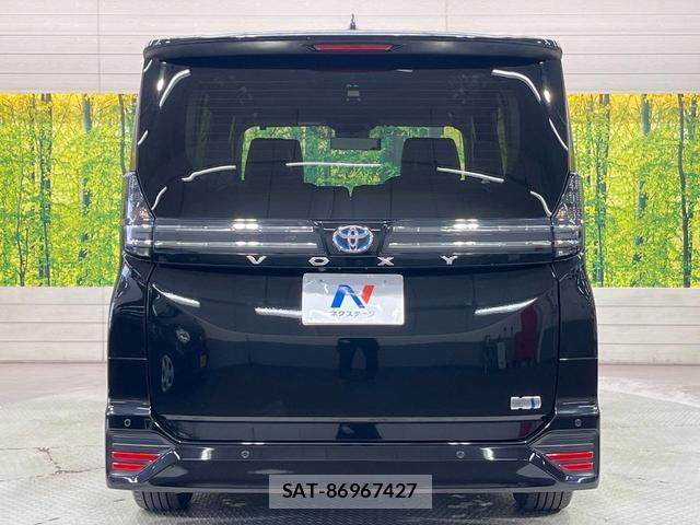 Toyota VOXY 2024-01 8652296-14