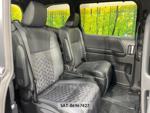 Toyota VOXY 2024-01 8652296-7