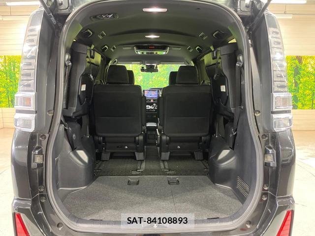 Toyota VOXY 2018-02 8652304-10