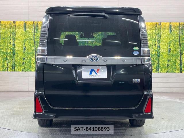 Toyota VOXY 2018-02 8652304-15