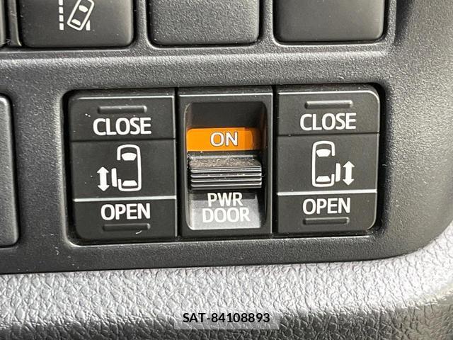 Toyota VOXY 2018-02 8652304-4