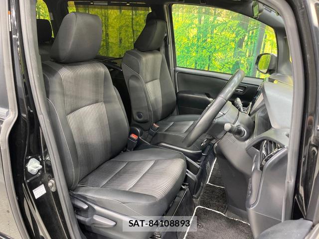 Toyota VOXY 2018-02 8652304-7