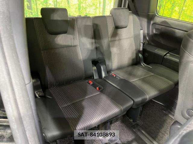 Toyota VOXY 2018-02 8652304-9