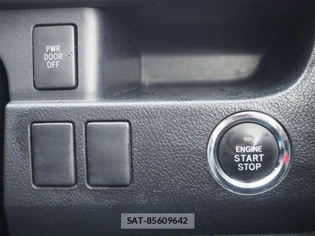 Toyota VOXY 2013-10 8652346-15