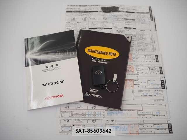 Toyota VOXY 2013-10 8652346-18