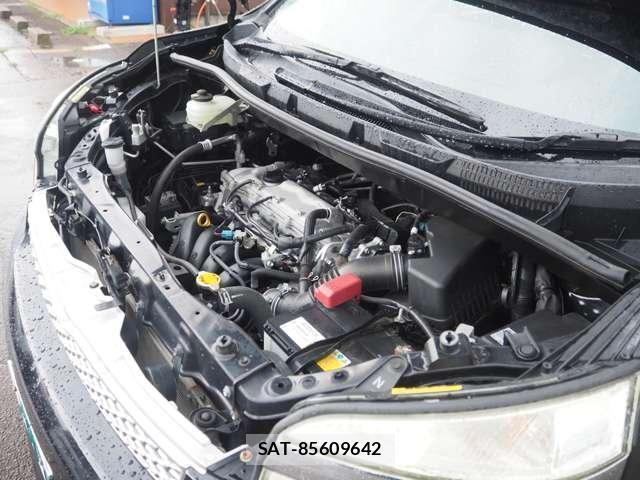 Toyota VOXY 2013-10 8652346-19