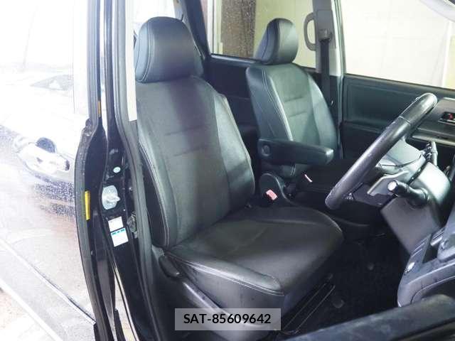 Toyota VOXY 2013-10 8652346-7