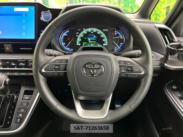 Toyota VOXY 2023-09 8652354-10