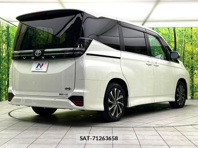 Toyota VOXY 2023-09 8652354-16