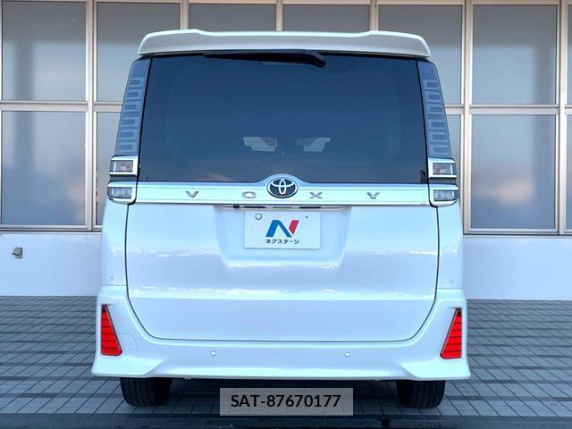 Toyota VOXY 2020-07 8652456-15
