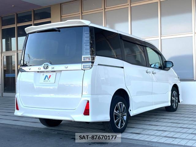 Toyota VOXY 2020-07 8652456-17