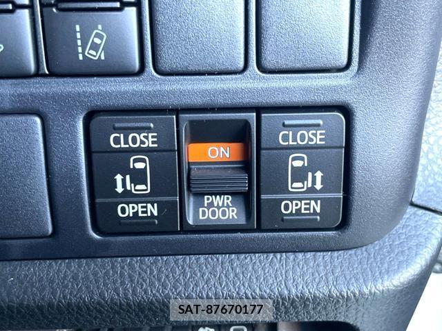 Toyota VOXY 2020-07 8652456-4