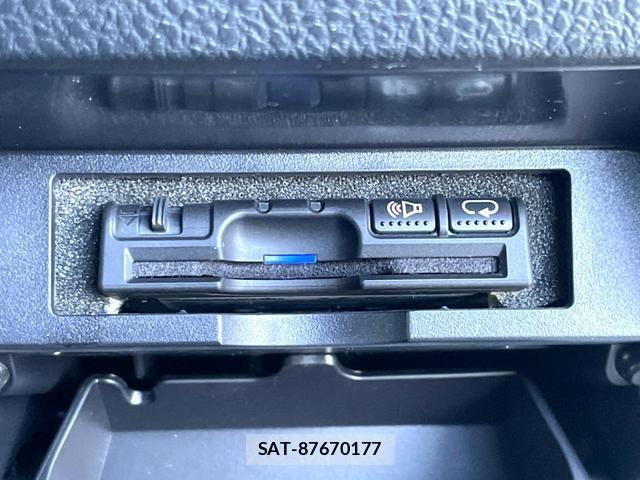 Toyota VOXY 2020-07 8652456-5