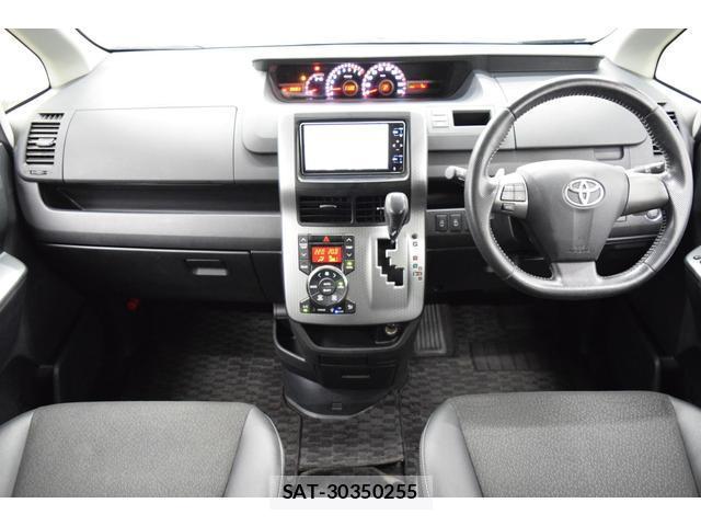 Toyota VOXY 2013-05 8652499-10