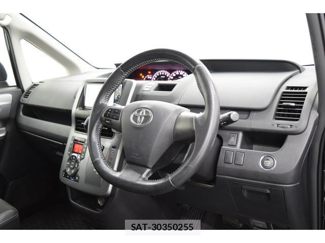 Toyota VOXY 2013-05 8652499-16