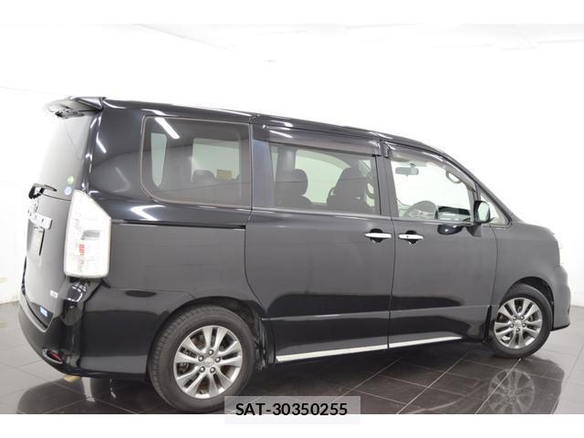 Toyota VOXY 2013-05 8652499-8