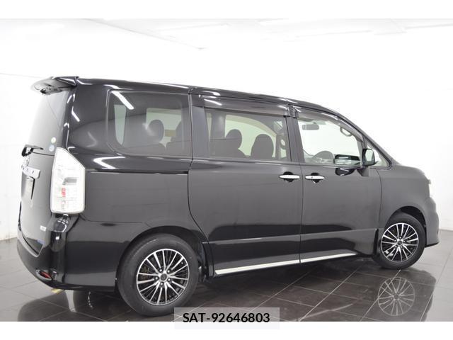 Toyota VOXY 2011-10 8652500-8