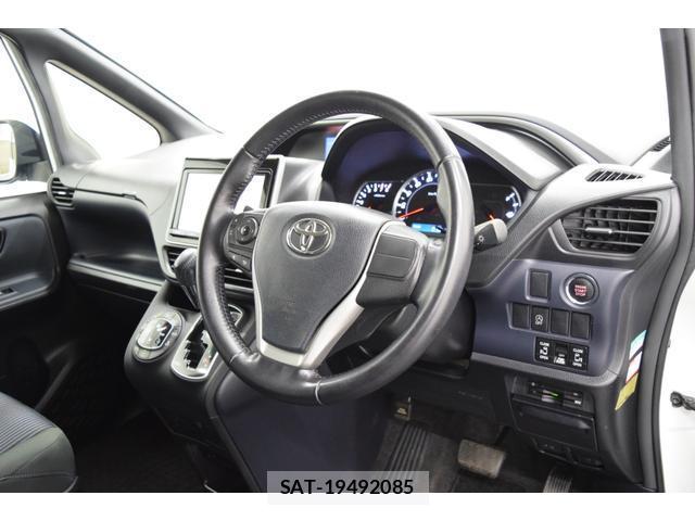 Toyota VOXY 2015-08 8652503-16