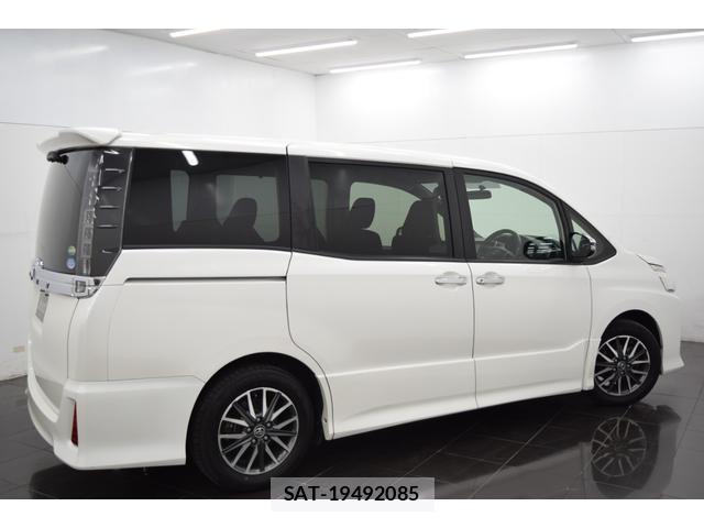 Toyota VOXY 2015-08 8652503-8