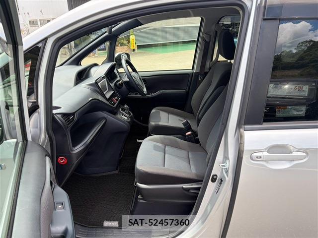 Toyota VOXY 2014-03 8652515-11