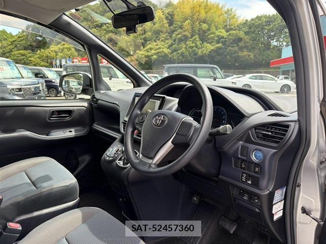 Toyota VOXY 2014-03 8652515-12