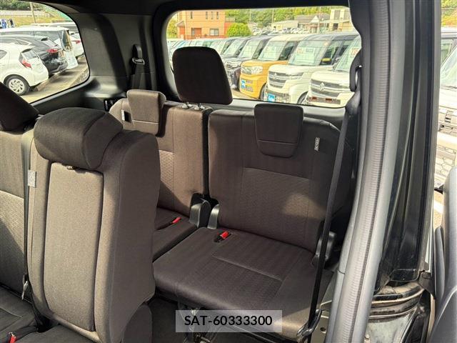 Toyota VOXY 2023-07 8652519-15
