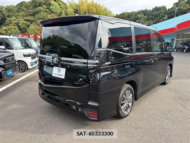 Toyota VOXY 2023-07 8652519-5