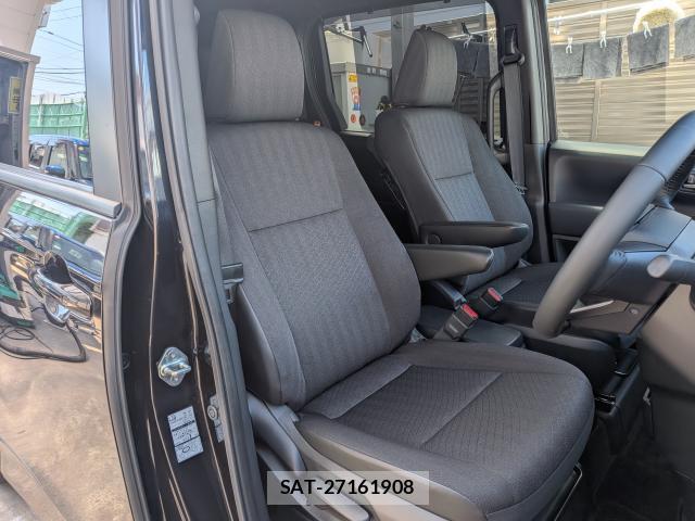 Toyota VOXY 2024-03 8652526-10