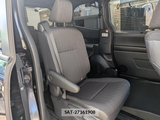 Toyota VOXY 2024-03 8652526-11