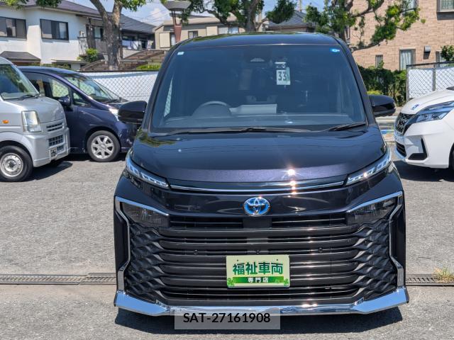 Toyota VOXY 2024-03 8652526-17
