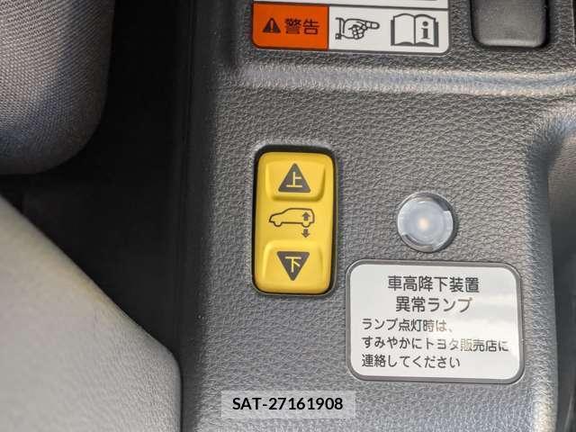 Toyota VOXY 2024-03 8652526-2