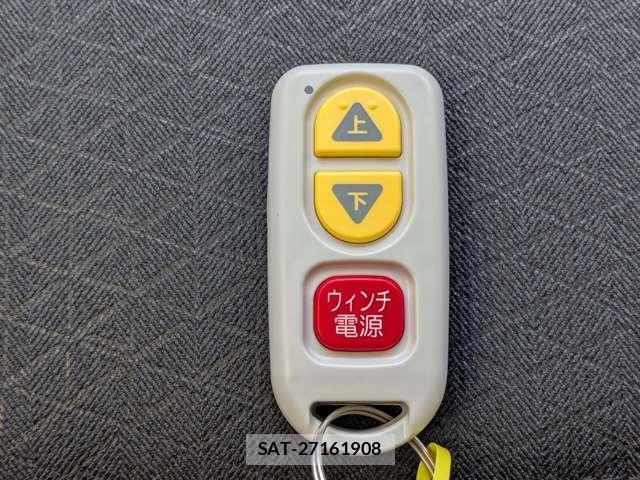 Toyota VOXY 2024-03 8652526-7