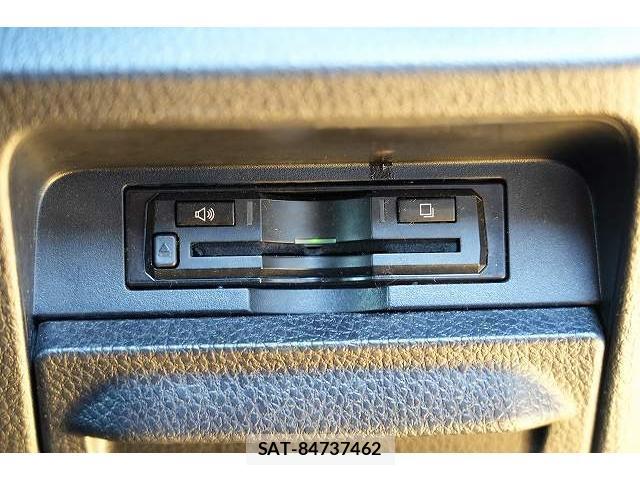 Toyota VOXY 2017-12 8652561-10