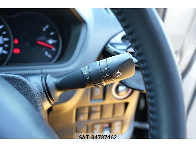 Toyota VOXY 2017-12 8652561-11