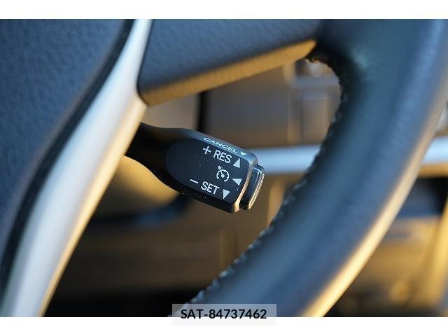 Toyota VOXY 2017-12 8652561-13