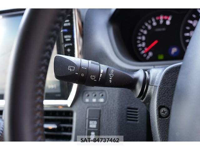 Toyota VOXY 2017-12 8652561-18