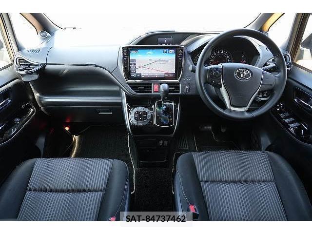 Toyota VOXY 2017-12 8652561-3