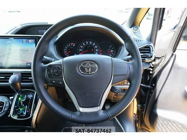 Toyota VOXY 2017-12 8652561-4
