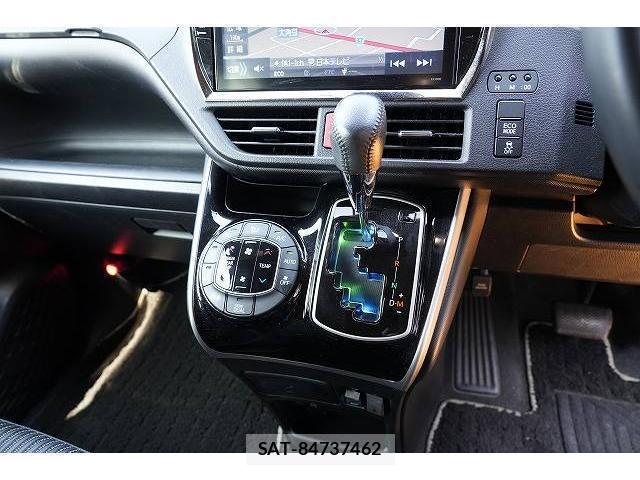Toyota VOXY 2017-12 8652561-5