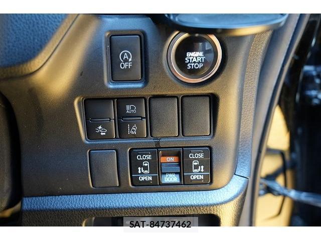 Toyota VOXY 2017-12 8652561-8