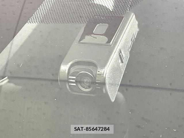 Toyota VOXY 2017-10 8652568-1