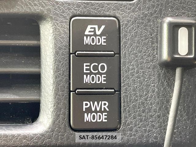 Toyota VOXY 2017-10 8652568-15