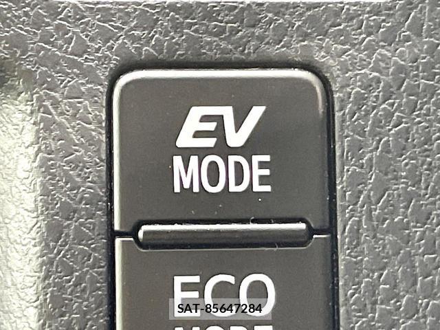 Toyota VOXY 2017-10 8652568-16