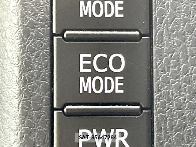 Toyota VOXY 2017-10 8652568-17