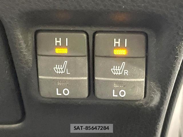 Toyota VOXY 2017-10 8652568-19